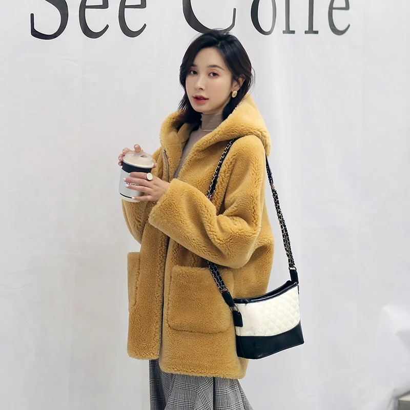100% Real Sheep Shearling Coat Women Winter 2022 Hooded Casual Fur Coats Female Korean Style Jackets Manteau Femme Gxy222
100% Real Sheep Shearling Coat Women Winter 2022 Hooded Casual Fur Coats Female Korean Style Jackets Manteau Femme Gxy222