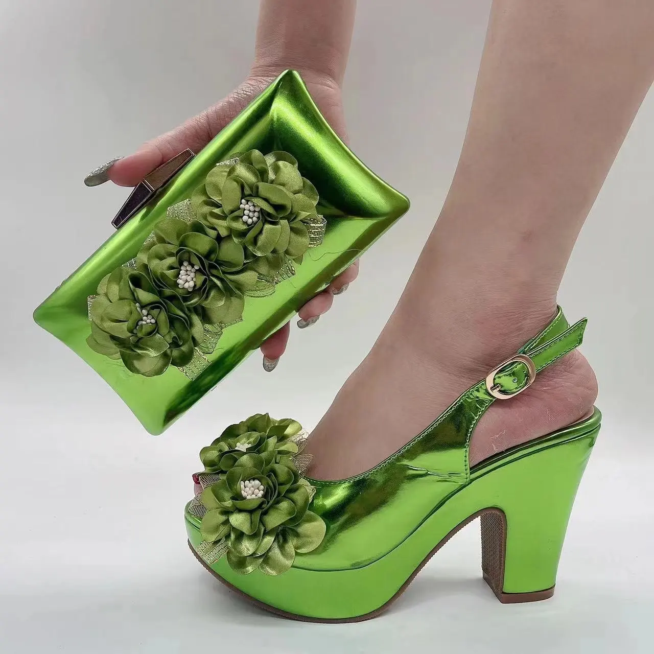 2022 Lastest Italian design Unique Style Noble Luxury Green Color Ladies Shoes and Bag Set Decorated With Crystal for Party
2022 Lastest Italian design Unique Style Noble Luxury Green Color Ladies Shoes and Bag Set Decorated With Crystal for Party
