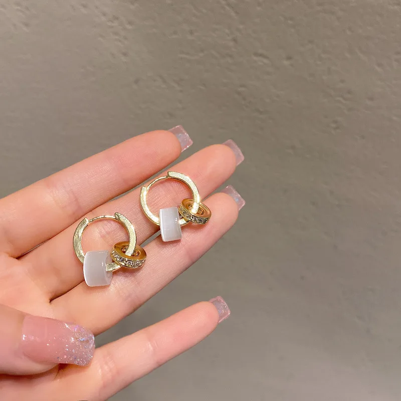 Ins Trendy High-end Opal Ear Buckle Women's Light Luxury Rhinestone-studded Earrings Celebrity Style Personality Ear Jewelry
Ins Trendy High-end Opal Ear Buckle Women's Light Luxury Rhinestone-studded Earrings Celebrity Style Personality Ear Jewelry