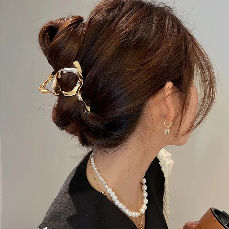 Metal Geometric Crab Hair Clip Fashion Hair Claw Women Girls Gold Color Shark Clip 2022 Korean Simple Headdress Hair Accessories
Metal Geometric Crab Hair Clip Fashion Hair Claw Women Girls Gold Color Shark Clip 2022 Korean Simple Headdress Hair Accessories