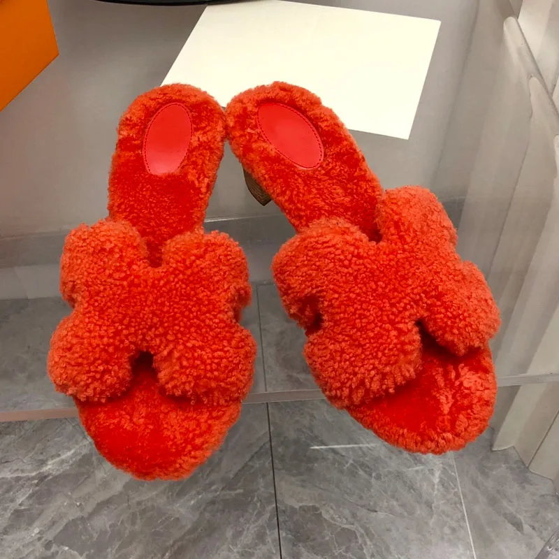 Luxury Brand Women Slippers Beach Sandals Designer Male Slippers Men's Flat With Lovers That Casual Fashion Occupy The Home
Luxury Brand Women Slippers Beach Sandals Designer Male Slippers Men's Flat With Lovers That Casual Fashion Occupy The Home
