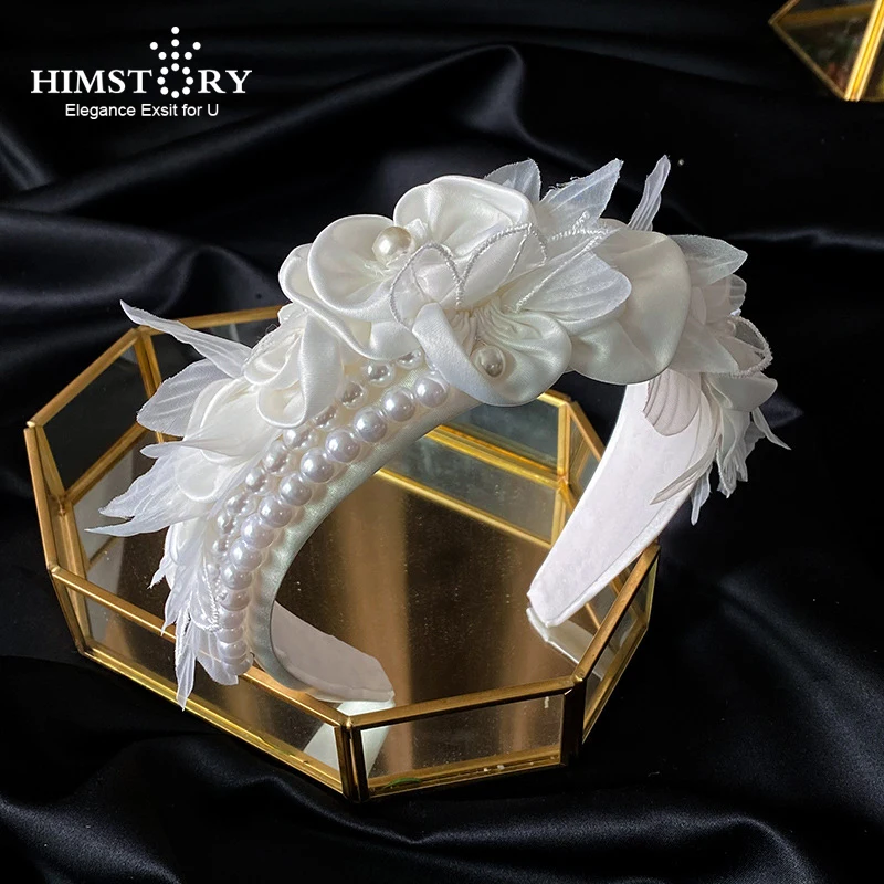 HIMSTORY New White Bridal Hairband Satin Flower Pearl Beading Headband Vintage Fairy Girls Wedding Hair Accessory
HIMSTORY New White Bridal Hairband Satin Flower Pearl Beading Headband Vintage Fairy Girls Wedding Hair Accessory