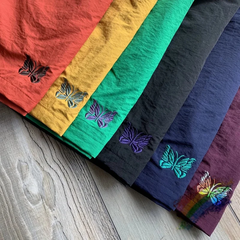 Mes Needles AWE Sorts Men Women 1:1 i Quality Needles Butterfly Embroidery Loose Quick-dryin Sorts Breeces
Mes Needles AWE Sorts Men Women 1:1 i Quality Needles Butterfly Embroidery Loose Quick-dryin Sorts Breeces