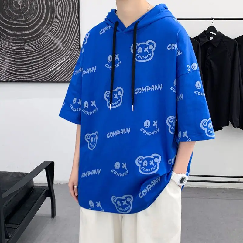 Мужской свободный свитер с капюшоном и коротким рукавом
Мужской свободный свитер с капюшоном и коротким рукавом