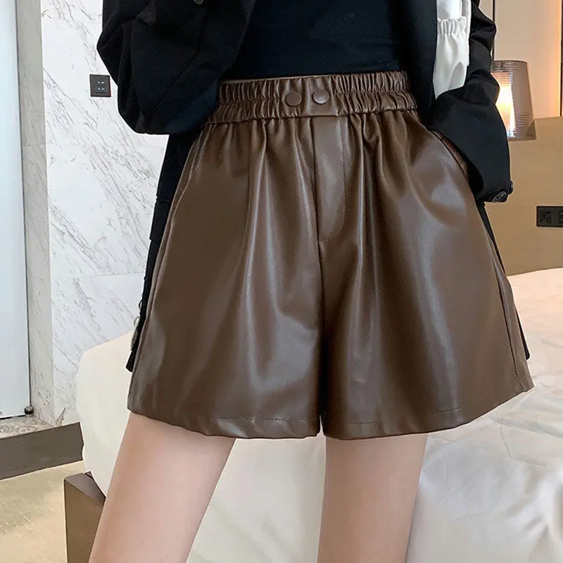Pu Leather Women Shorts Button Quality Wide Leg Faux Leather Shorts England Style High Waist Loose Shorts Femme Womens R45
Pu Leather Women Shorts Button Quality Wide Leg Faux Leather Shorts England Style High Waist Loose Shorts Femme Womens R45