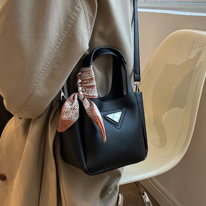2022 New Women's Messenger Bag Pu Handbag Luxury Brand Bag Imitation Premium Soft Leather Diagonal Shoulder Bag Crossbody Bag
2022 New Women's Messenger Bag Pu Handbag Luxury Brand Bag Imitation Premium Soft Leather Diagonal Shoulder Bag Crossbody Bag