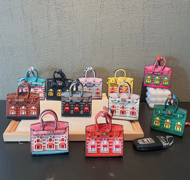 1/2PCS Mini Tiny House Bag Fashion Cute Earphone Car Key Storage Bag Charm Miniature Decor Handbag Pendant For Girls Women
1/2PCS Mini Tiny House Bag Fashion Cute Earphone Car Key Storage Bag Charm Miniature Decor Handbag Pendant For Girls Women