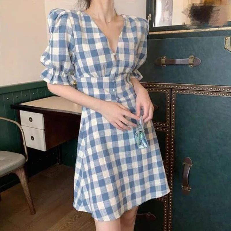 Sweet Summer Plaid Dress 2021 Women Cute Puff Sleeve Cottagecore Dress Harajuku Elegant V Neck Short Sleeve Dress with Button
Sweet Summer Plaid Dress 2021 Women Cute Puff Sleeve Cottagecore Dress Harajuku Elegant V Neck Short Sleeve Dress with Button
