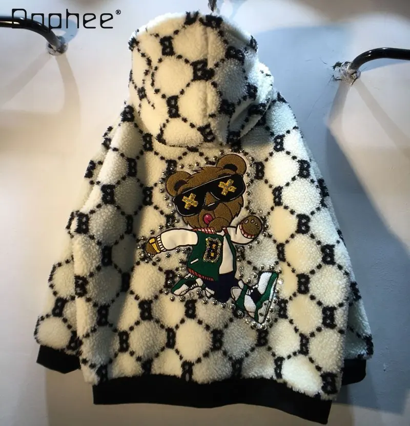 Winter New Rhinestone Beaded Cartoon Patch Loose Thicken Hooded Lamb Wool Coat Women's Long Sleeve Hooded Zip Cardigan Jacket
Winter New Rhinestone Beaded Cartoon Patch Loose Thicken Hooded Lamb Wool Coat Women's Long Sleeve Hooded Zip Cardigan Jacket