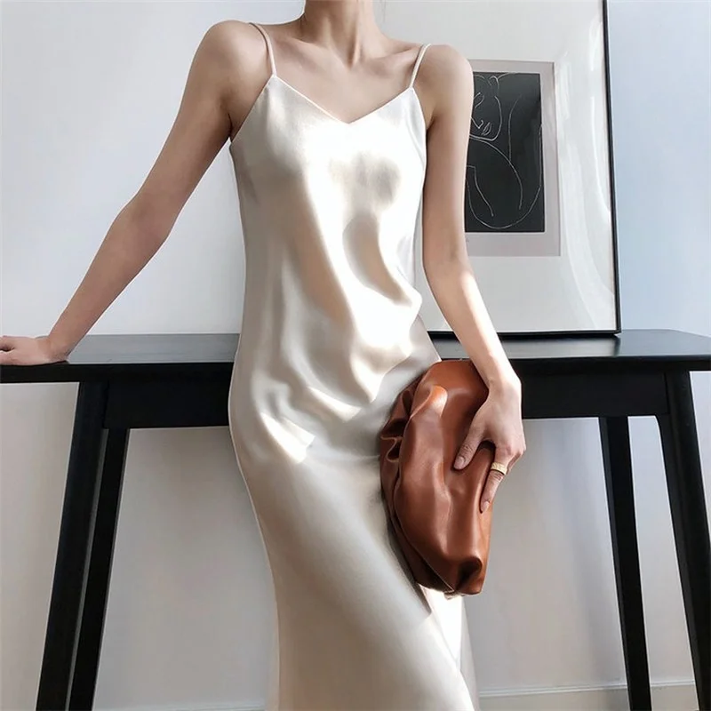 V-neck Spaghetti Strap A-line Elegant Temperament Solid Plus Size Dress for Women Party 2021 Summer Satin Sexy Black Long Dress
V-neck Spaghetti Strap A-line Elegant Temperament Solid Plus Size Dress for Women Party 2021 Summer Satin Sexy Black Long Dress