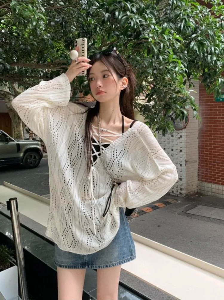 Hikigawa 2023 Summer Solid Loose T-shirts Casual V Neck Chic Fashion Tops Women Hollow Out Long Sleeve Sexy Roupas Femininas
Hikigawa 2023 Summer Solid Loose T-shirts Casual V Neck Chic Fashion Tops Women Hollow Out Long Sleeve Sexy Roupas Femininas
