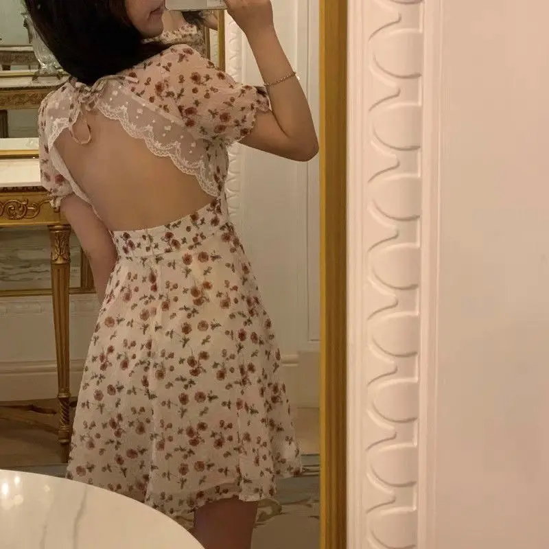 French Style Sweet Sexy Dresses For Women 2022 A-Line Lace Stitch Backless Floral Dress Girls Fashion Dresses Puff Sleeve 원피스
French Style Sweet Sexy Dresses For Women 2022 A-Line Lace Stitch Backless Floral Dress Girls Fashion Dresses Puff Sleeve 원피스