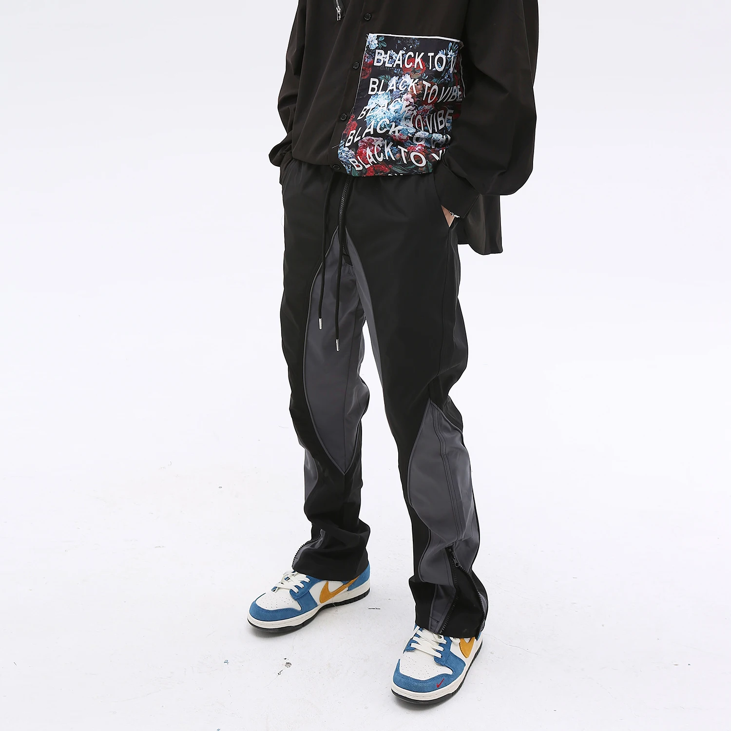 Mens PU Patchwork Jogging Pants Streetwear Half Zipper Colorblock Casual Trousers Oversize Men Women Elastic Waist Track Pants
Mens PU Patchwork Jogging Pants Streetwear Half Zipper Colorblock Casual Trousers Oversize Men Women Elastic Waist Track Pants