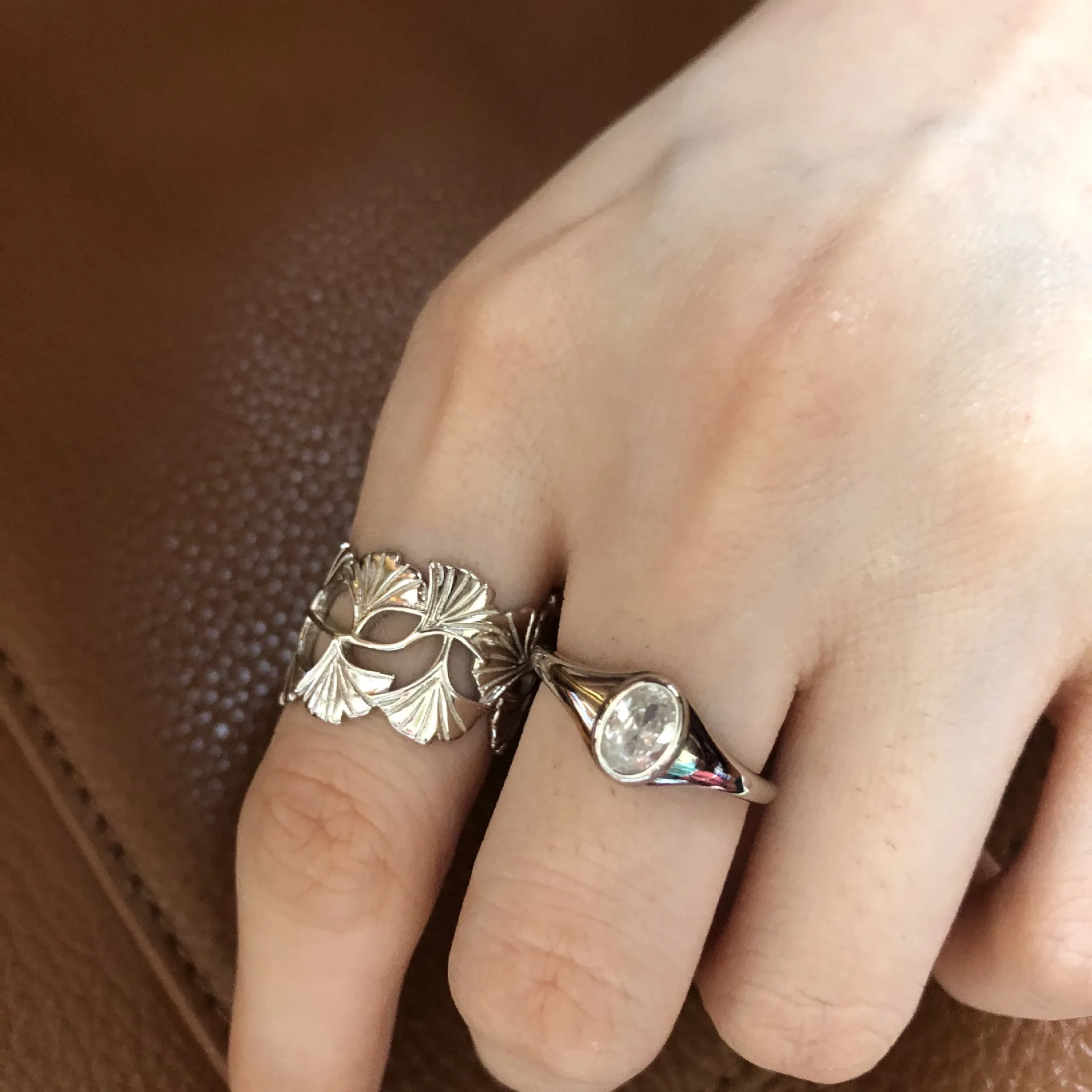 Женское Винтажное кольцо в виде листьев гинкго, серебристого цвета
Женское Винтажное кольцо в виде листьев гинкго, серебристого цвета