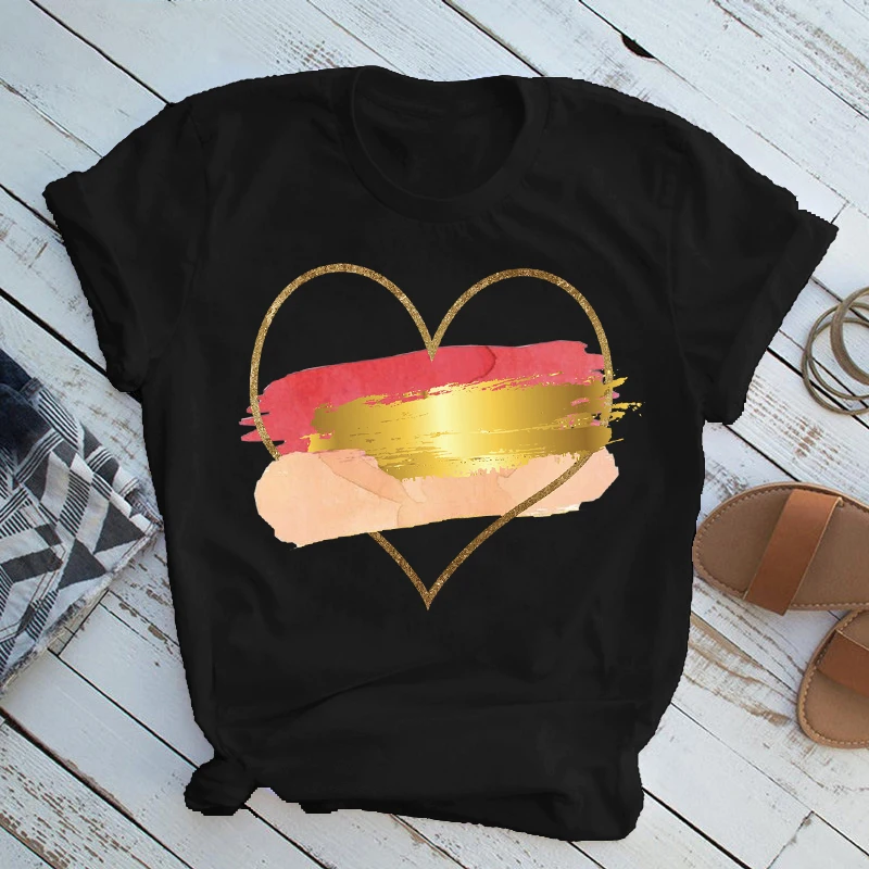 Простая Новая женская футболка, Золотая повседневная одежда с принтом Love, женские футболки, футболка, мультяшная графика, кавайная одежда, ж...
Простая Новая женская футболка, Золотая повседневная одежда с принтом Love, женские футболки, футболка, мультяшная графика, кавайная одежда, ж...