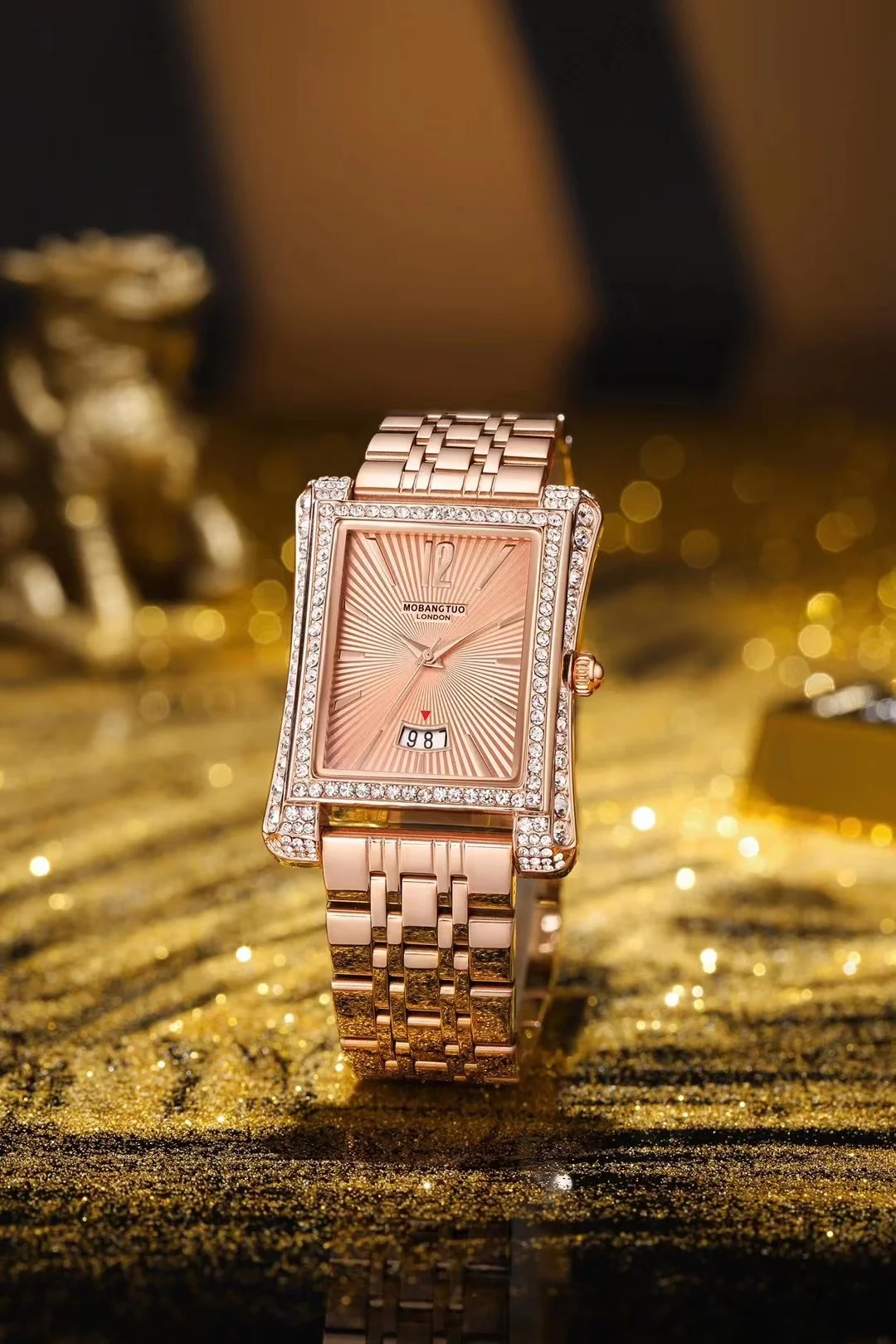 Men Women Couple Quartz Watch Calendar Clock Watches Rectangle Roman Number Dial Iced Out Diamond for Male Female Wristwatch
Men Women Couple Quartz Watch Calendar Clock Watches Rectangle Roman Number Dial Iced Out Diamond for Male Female Wristwatch