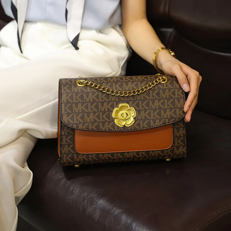 

The New 2022 Texture Camellia Lock Bag Korean Version of The Small Square Bag Vintage Printed Chain Bag Shoulder Messenger