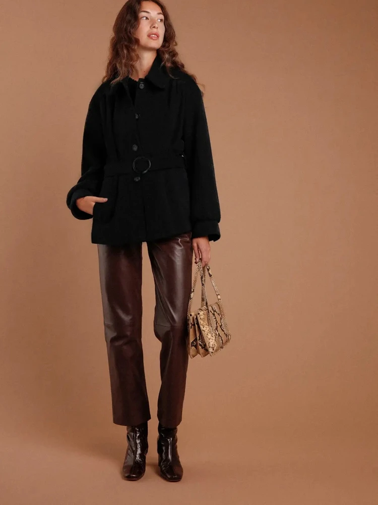 Женская куртка осень-зима 2022 новинка ретро шерстяные Дизайнерские Пальто с отворотами и поясом с пышными рукавами
Женская куртка осень-зима 2022 новинка ретро шерстяные Дизайнерские Пальто с отворотами и поясом с пышными рукавами