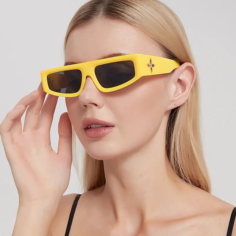 Солнечные очки в стиле «хип-хоп» UV400 женские, модные аксессуары в винтажном пляжном стиле, маленькие, кошачий глаз, в толстой оправе с листья...
Солнечные очки в стиле «хип-хоп» UV400 женские, модные аксессуары в винтажном пляжном стиле, маленькие, кошачий глаз, в толстой оправе с листья...