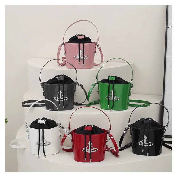 2022 New Vintage Patent Leather Luxury Brand Designer Bucket Bags Women Crossbody Handbag Lady Shoulder Bag Girls Messenger Bag
2022 New Vintage Patent Leather Luxury Brand Designer Bucket Bags Women Crossbody Handbag Lady Shoulder Bag Girls Messenger Bag