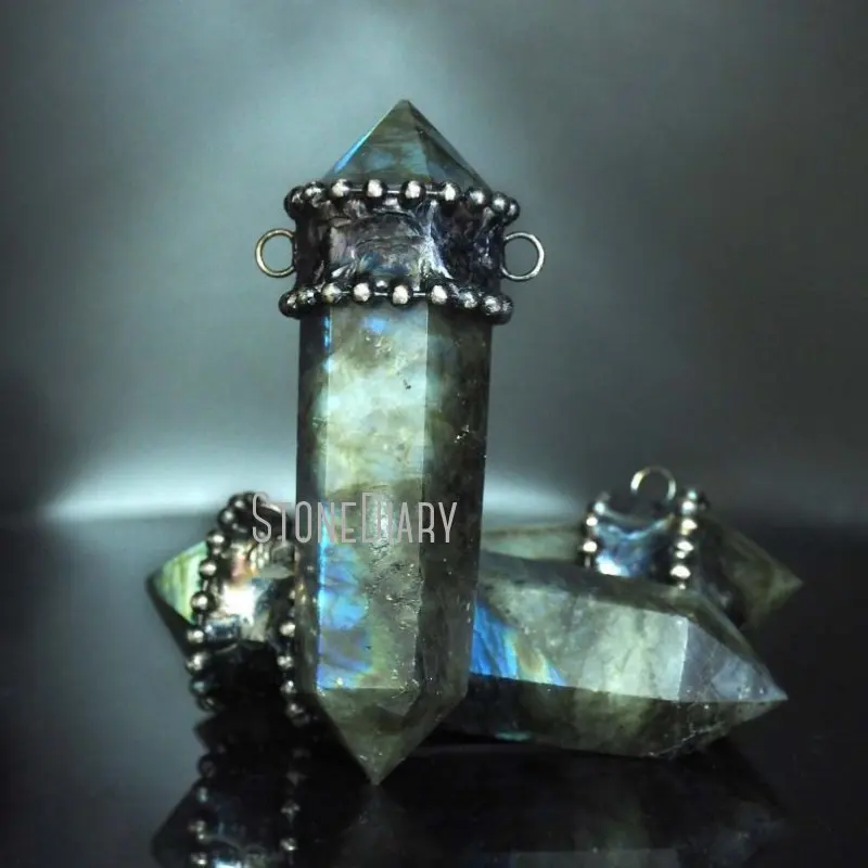 Природный драгоценный камень PM44359, двойная фотопризма, античное посеребренное покрытие
Природный драгоценный камень PM44359, двойная фотопризма, античное посеребренное покрытие