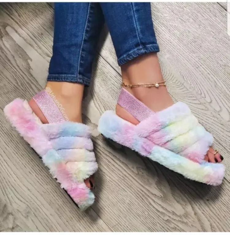 Women's Winter Shoes Short Plush Indoor Open Toe Sandals Girl Non-slip Thick-soled Flat with Sexy Fluffy Slippers for Home
Women's Winter Shoes Short Plush Indoor Open Toe Sandals Girl Non-slip Thick-soled Flat with Sexy Fluffy Slippers for Home