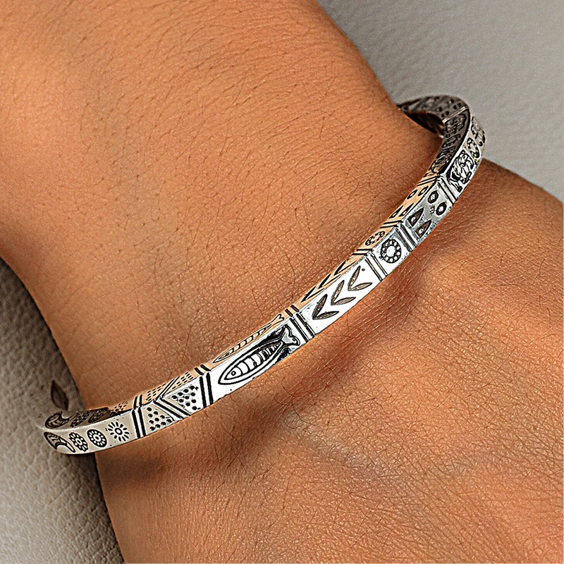 Vintage Copper Carved Fish Sleeve Totem Bangles Bracelet Mobius Women Men Square Hand Armband Cuff Bracelets Casual Boho Jewelry
Vintage Copper Carved Fish Sleeve Totem Bangles Bracelet Mobius Women Men Square Hand Armband Cuff Bracelets Casual Boho Jewelry