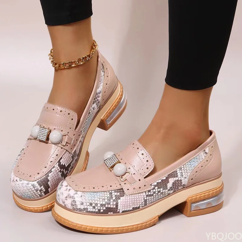New Casual Brogue Shoes Big Size 43 Shoelaces Leisure Patchwork Woman Shoes Flats zapatillas mujer
New Casual Brogue Shoes Big Size 43 Shoelaces Leisure Patchwork Woman Shoes Flats zapatillas mujer