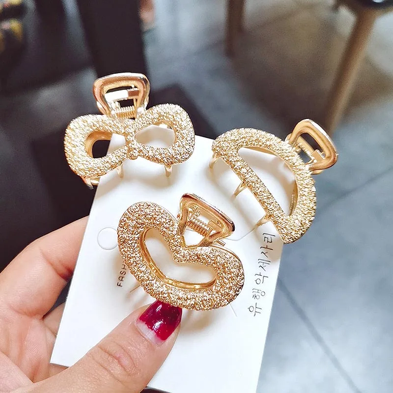 2022 Women Hair Golden Color Claw Geometric Heart Alloy Hair Clip Hairpin Super Fairy Hairclip Girls Fashion Hair Accessory
2022 Women Hair Golden Color Claw Geometric Heart Alloy Hair Clip Hairpin Super Fairy Hairclip Girls Fashion Hair Accessory