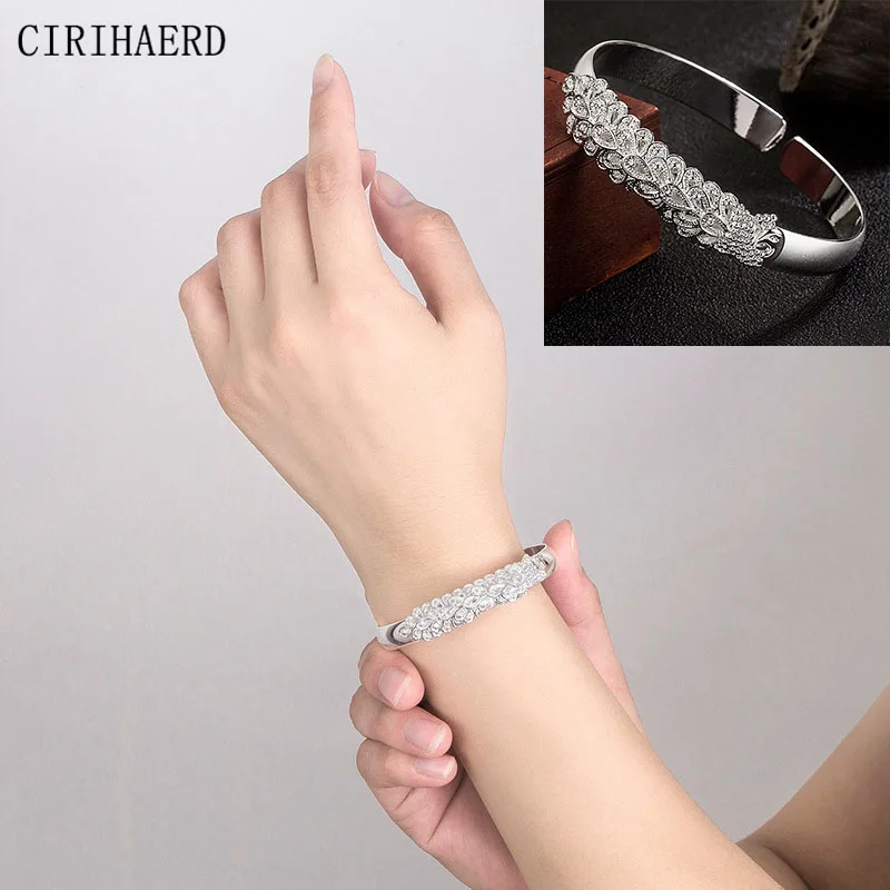 New Luxurious Vintage Ethnic Wide Bangle Peacock Feather Bracelet Women's Hand Bracelets Wedding Tous Jewelry Bridesmaid Gift 
New Luxurious Vintage Ethnic Wide Bangle Peacock Feather Bracelet Women's Hand Bracelets Wedding Tous Jewelry Bridesmaid Gift