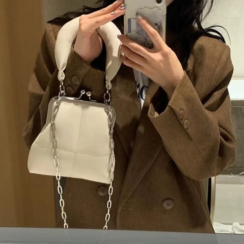 MBTI Elegant Shoulder Bags for Women 2023 New Luxury Handbags Korean Style Kawaii Plain Chain Gentle Casual Small Leather Bag
MBTI Elegant Shoulder Bags for Women 2023 New Luxury Handbags Korean Style Kawaii Plain Chain Gentle Casual Small Leather Bag