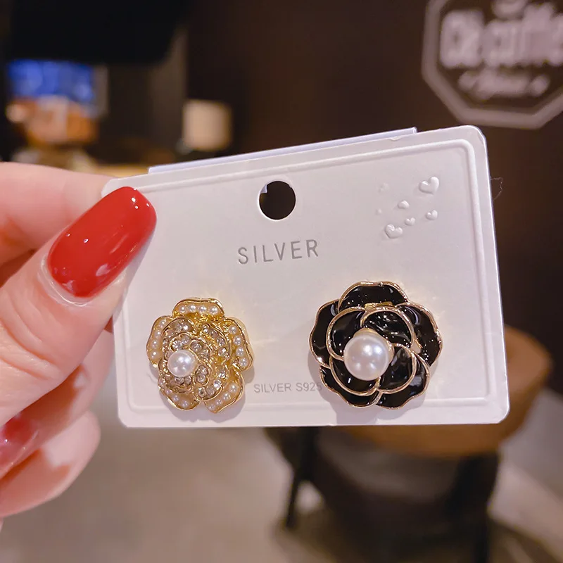 Europe and the United States 925 Silver Needle Camellia Ear High-quality Temperament Retro Earrings Japan and S Outh Korea 2022
Europe and the United States 925 Silver Needle Camellia Ear High-quality Temperament Retro Earrings Japan and S Outh Korea 2022