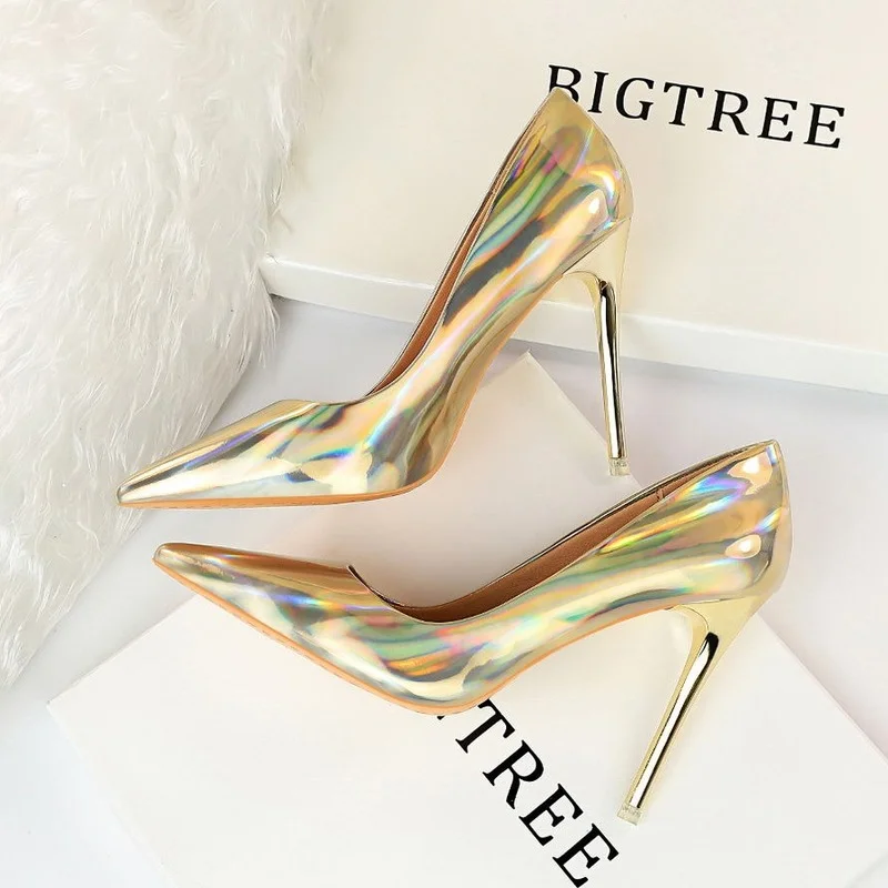 Pumps for Women Shoes Bright Leather Metal Heel Super High Heels Stiletto Glossy Patent Leather Pointed Toe 2022 New Large Size
Pumps for Women Shoes Bright Leather Metal Heel Super High Heels Stiletto Glossy Patent Leather Pointed Toe 2022 New Large Size