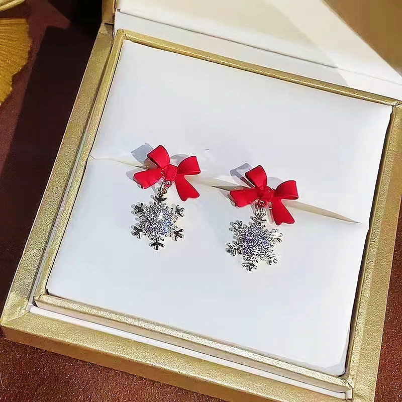 Elegant Red Bow Zircon Snowflake Stud Earrings for Women Girls Charm Rose Gold Color New Year Christmas Earrings Jewelry
Elegant Red Bow Zircon Snowflake Stud Earrings for Women Girls Charm Rose Gold Color New Year Christmas Earrings Jewelry