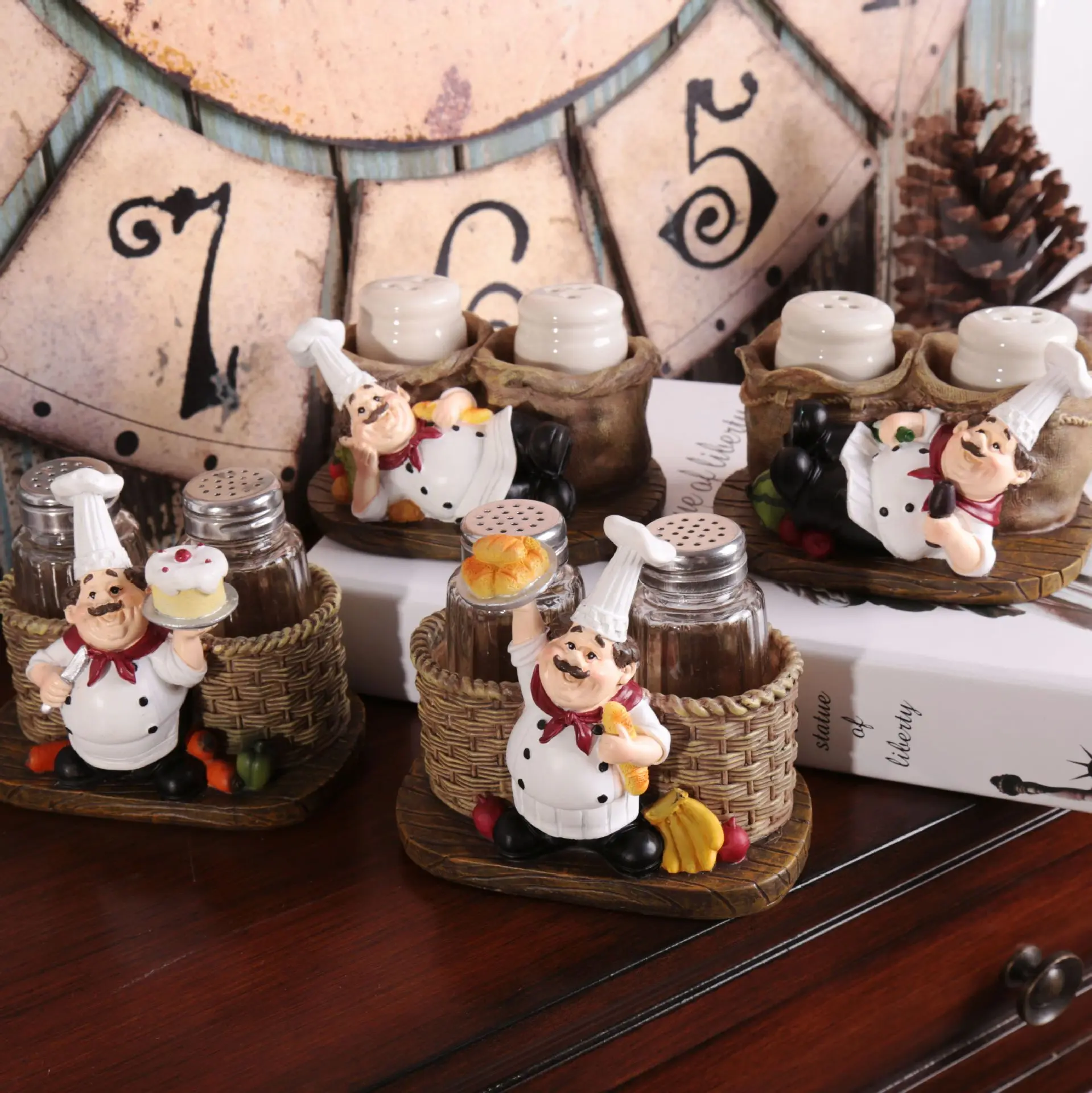 Simple modern creative crafts gifts resin crafts ornaments lovely chef pepper bottles
Simple modern creative crafts gifts resin crafts ornaments lovely chef pepper bottles