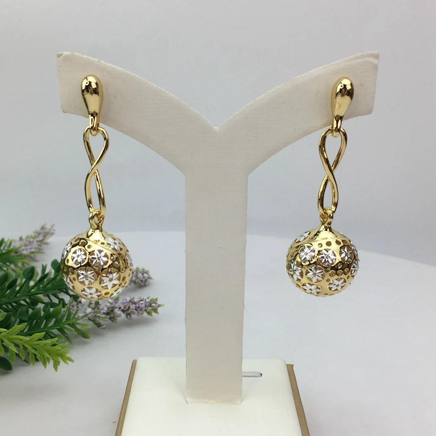 Yuminglai FHK14054Fashion Dubai Jewelry Accessories Hollow Classical Elegant Superior Quality big earinDrop Earrings for Women
Yuminglai FHK14054Fashion Dubai Jewelry Accessories Hollow Classical Elegant Superior Quality big earinDrop Earrings for Women