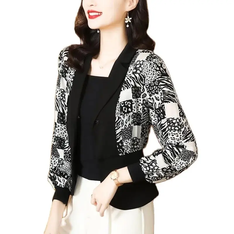 Chic Short Splicing Small Suit Jacket Spring Autumn New Blazer Korean Version Outerwear Advanced Casual Joker Suit Women's Coat
Chic Short Splicing Small Suit Jacket Spring Autumn New Blazer Korean Version Outerwear Advanced Casual Joker Suit Women's Coat