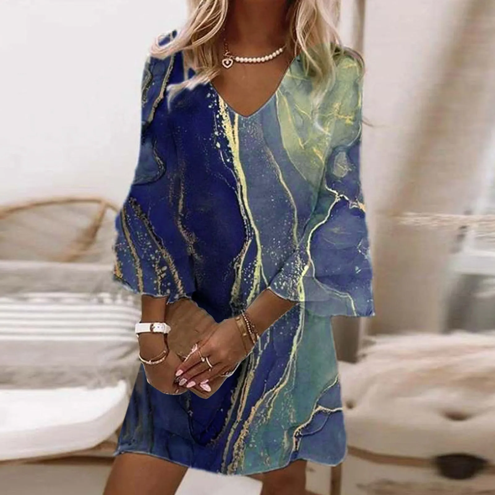 Summer Mini Dresses Women V Neck Bell Sleeve Three Layer Ruffle Casual Beach Sundress Sexy Print Loose Dress Female Vestidos
Summer Mini Dresses Women V Neck Bell Sleeve Three Layer Ruffle Casual Beach Sundress Sexy Print Loose Dress Female Vestidos