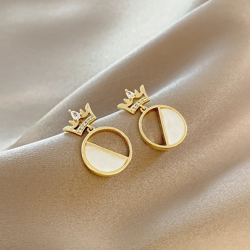 Korean Earrings Fashion Ins Style Gold Simple Crown Zircon earrings for Women 2020 Jewelry Wedding Party Gift
Korean Earrings Fashion Ins Style Gold Simple Crown Zircon earrings for Women 2020 Jewelry Wedding Party Gift