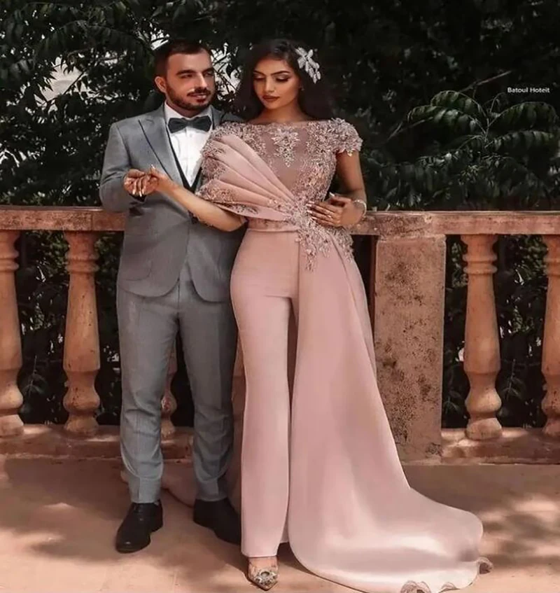 Arabic Jumpsuit Pant Prom Dresses With Train Short Sleeves Flowers Lace Pink Evening Dress 2023 Turkey Formal Party Dresses
Arabic Jumpsuit Pant Prom Dresses With Train Short Sleeves Flowers Lace Pink Evening Dress 2023 Turkey Formal Party Dresses