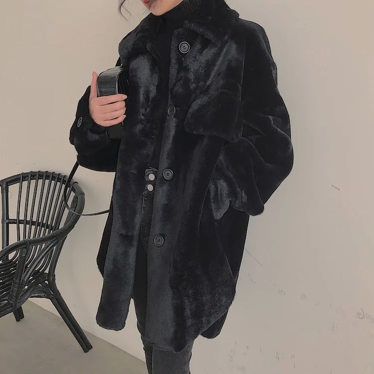 Oversized warm soft furry faux fur coats for women long sleeve buttons Gray fluffy jacket Winter clothes women 2023
Oversized warm soft furry faux fur coats for women long sleeve buttons Gray fluffy jacket Winter clothes women 2023