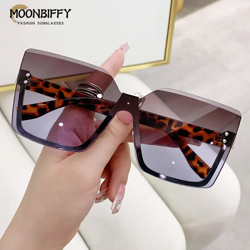 Gradient Rimless Square Sunglasses Women Brand Desiginer Vintage Leopard Sun Glasses 2022 Ladies Driving Shades Street Eyewear
Gradient Rimless Square Sunglasses Women Brand Desiginer Vintage Leopard Sun Glasses 2022 Ladies Driving Shades Street Eyewear
