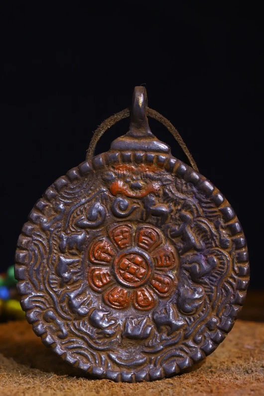 Tibetan legend: old fashioned copper tire, pure manual beating, chiseling, carving, painting, nine palaces, eight trigrams, shi
Tibetan legend: old fashioned copper tire, pure manual beating, chiseling, carving, painting, nine palaces, eight trigrams, shi