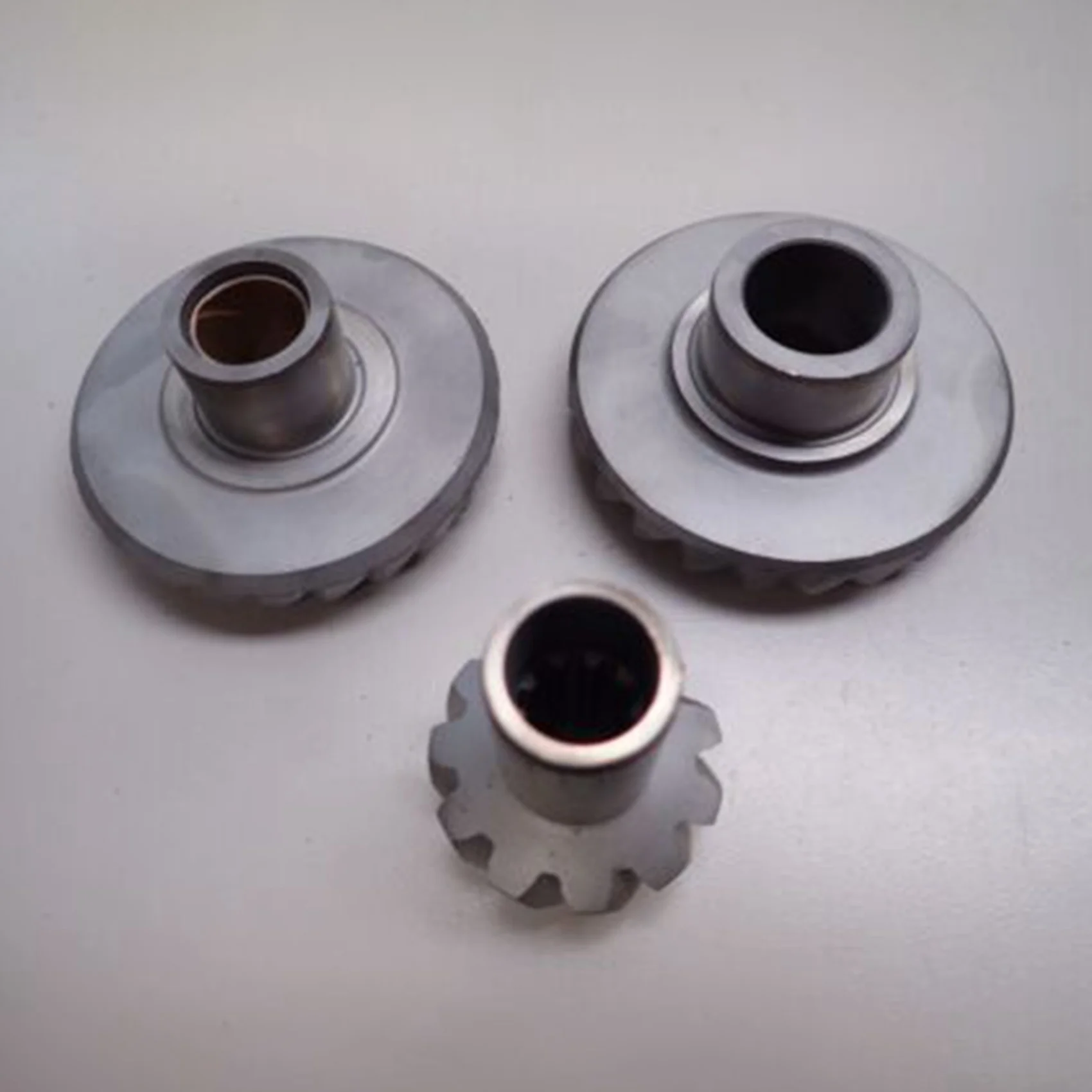 Gear Set Reverse Gear 57521-96312 Forward Gear 57510-96312 Pinion Gear 57311-96310 for Suzuki 20-30HP DT20 DT25 DT30
Gear Set Reverse Gear 57521-96312 Forward Gear 57510-96312 Pinion Gear 57311-96310 for Suzuki 20-30HP DT20 DT25 DT30