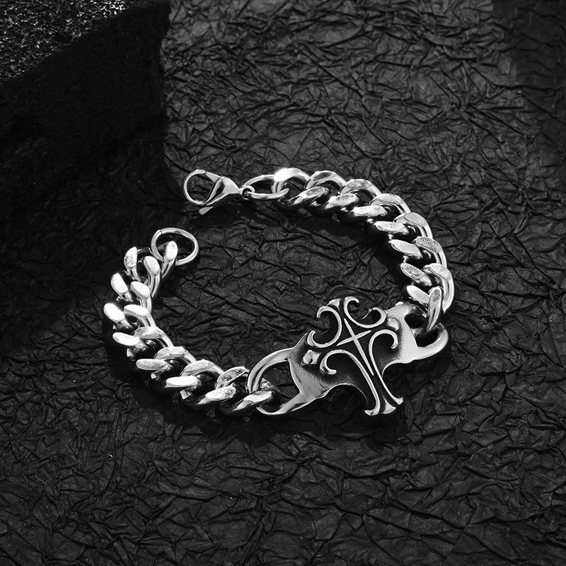 European and American fashion jewelry domineering stainless steel cross bracelet for men punk rock men's accessories chain
European and American fashion jewelry domineering stainless steel cross bracelet for men punk rock men's accessories chain