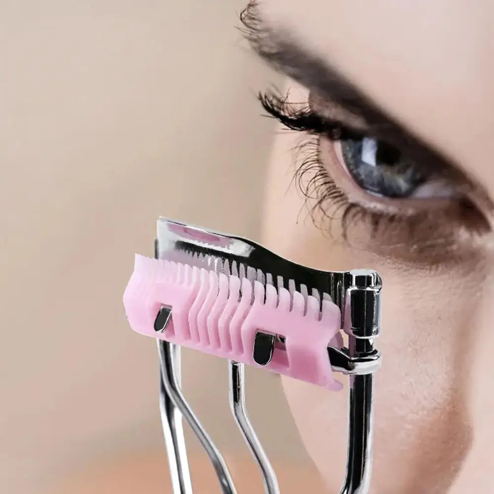 Lady Professional Eyelash Curler With Comb Tweezers Cosmetic Beauty Make Eye Curling Eyelash up Clip Tool H7K5
Lady Professional Eyelash Curler With Comb Tweezers Cosmetic Beauty Make Eye Curling Eyelash up Clip Tool H7K5