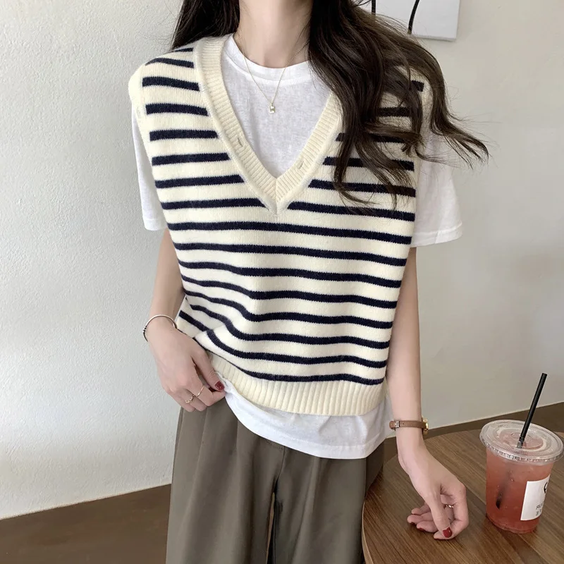 Korean Style Tattered Collar Knitted Vest Striped Women 2023 Spring Autumn Outerwear Small Vest Layered Sweater Vest Trend
Korean Style Tattered Collar Knitted Vest Striped Women 2023 Spring Autumn Outerwear Small Vest Layered Sweater Vest Trend