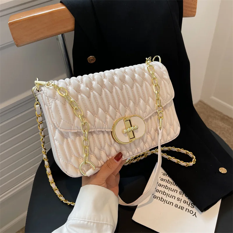 Popular ladies bag summer 2022 new fashion all-match rhombus chain bag high-quality texture pleated one-shoulder messenger bag
Popular ladies bag summer 2022 new fashion all-match rhombus chain bag high-quality texture pleated one-shoulder messenger bag