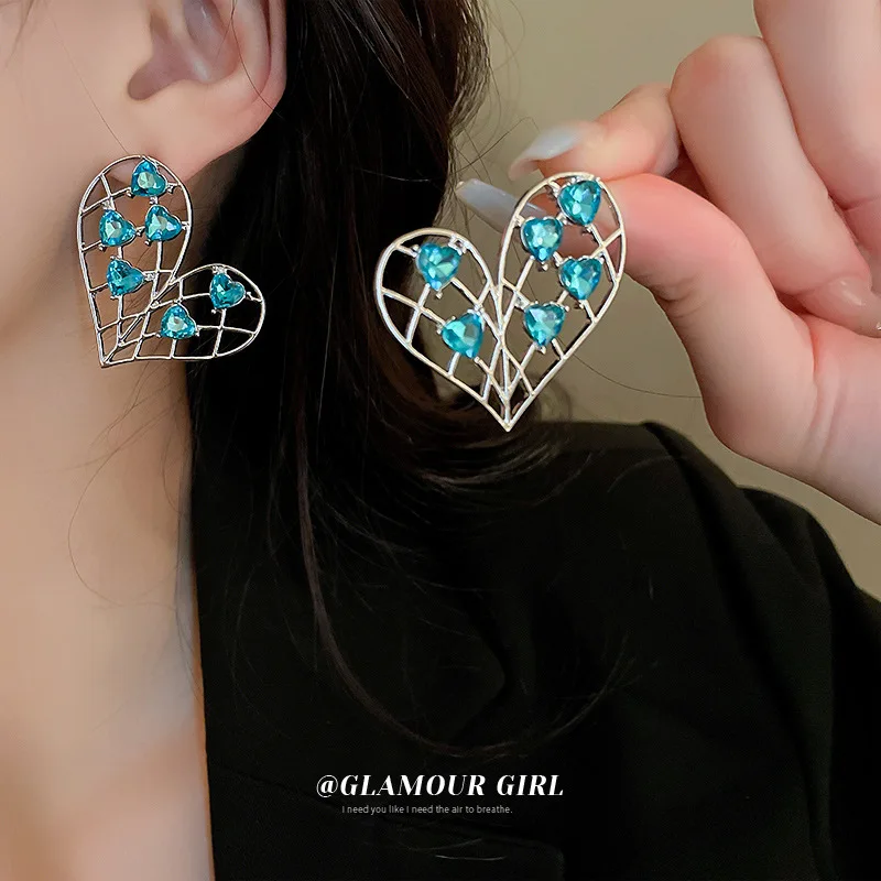 Exaggeration Hollow Out Love Heart Dangle Earrings for Woman Blue Zircon Hollow Out Love Heart Earrings Young Girls Jewelry Gift
Exaggeration Hollow Out Love Heart Dangle Earrings for Woman Blue Zircon Hollow Out Love Heart Earrings Young Girls Jewelry Gift