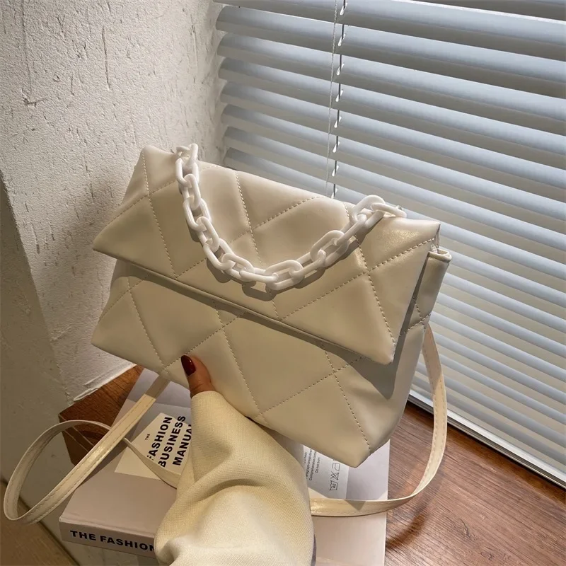 BAG433J29-J31 Luxury brand designer rhombus crossbody bag new style bag for women high-end trendy versatile small square bag
BAG433J29-J31 Luxury brand designer rhombus crossbody bag new style bag for women high-end trendy versatile small square bag